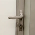 фурнитура stublina на каркасной алюминиевой двери с матовым стеклом